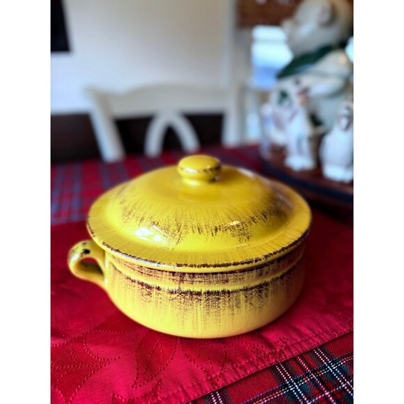 De Silva covered casserole dish - Picture 1 of 10